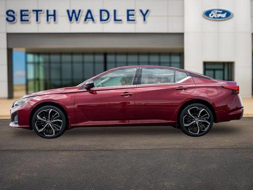 Scarlet Ember 2025 Nissan Altima SR