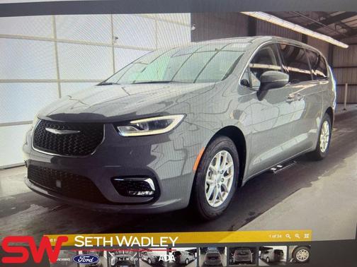 2023 Chrysler Pacifica Touring-L