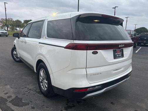2024 Kia Carnival LX