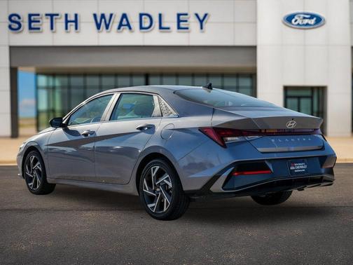 Metal 2025 Hyundai ELANTRA SEL Convenience