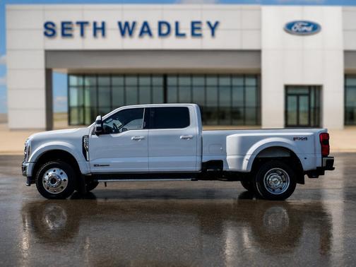Oxford White 2023 Ford F-450 Lariat
