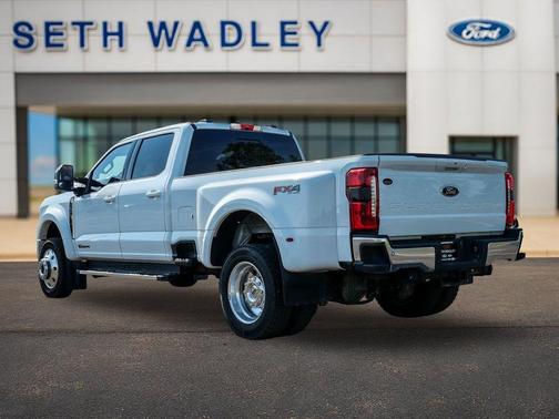 Oxford White 2023 Ford F-450 Lariat