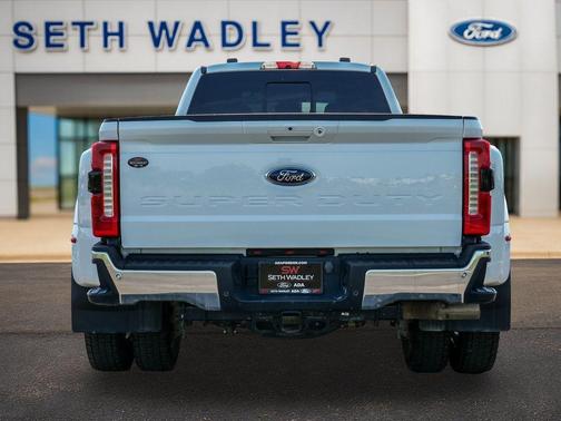 Oxford White 2023 Ford F-450 Lariat