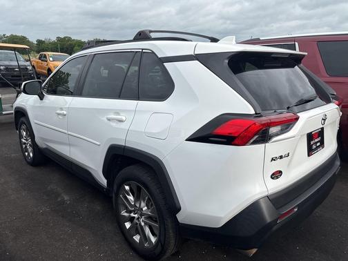 2020 Toyota RAV4 XLE Premium