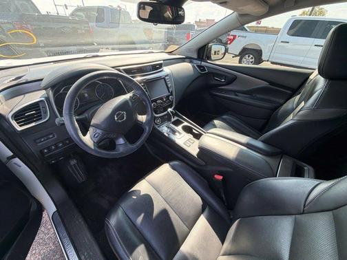 White 2019 Nissan Murano SL