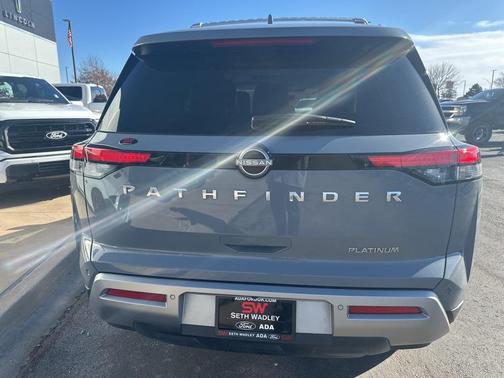 2023 Nissan Pathfinder Platinum