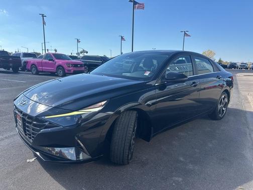 2022 Hyundai ELANTRA SEL