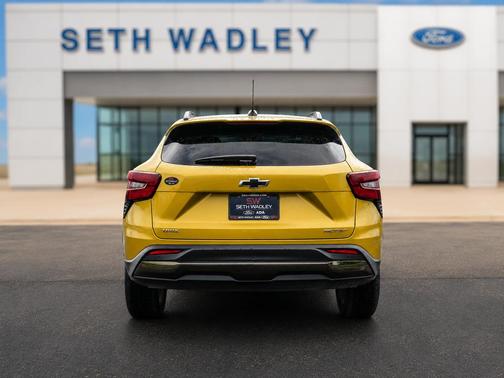 Nitro Yellow 2025 Chevrolet Trax ACTIV