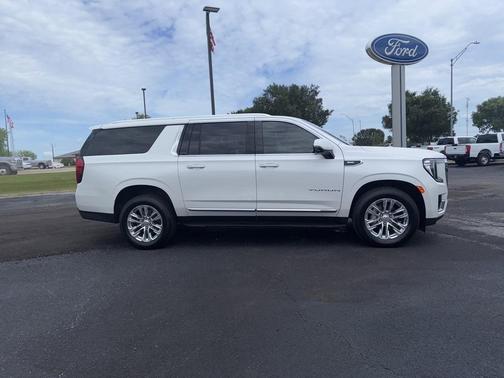 2022 GMC Yukon XL SLT