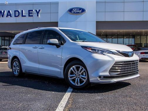 2024 Toyota Sienna Platinum 7 Passenger