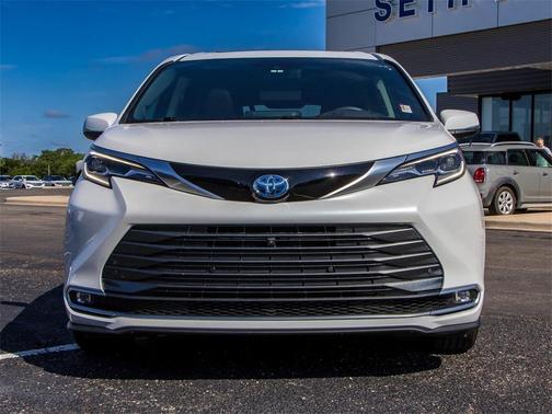 2024 Toyota Sienna Platinum 7 Passenger