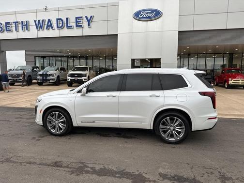 2022 Cadillac XT6 Premium Luxury FWD
