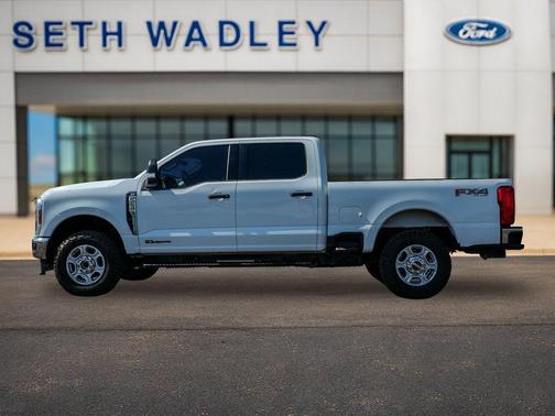Oxford White 2025 Ford F-250 XLT