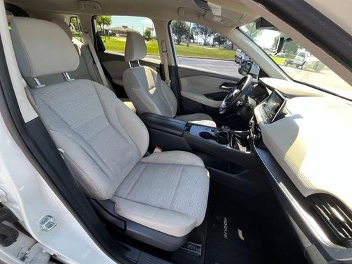 White 2021 Nissan Rogue SV