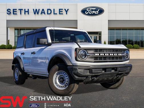 Oxford White 2025 Ford Bronco Base