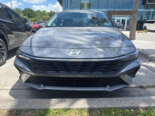 Fluid Metal 2025 Hyundai ELANTRA SE