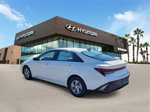 2025 Hyundai ELANTRA SE
