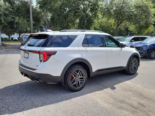 Star White Metallic Tri-Coat 2025 Ford Explorer ST