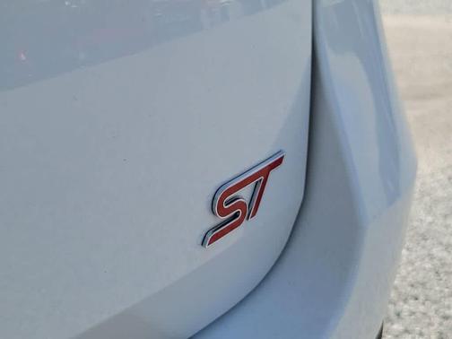 Star White Metallic Tri-Coat 2025 Ford Explorer ST