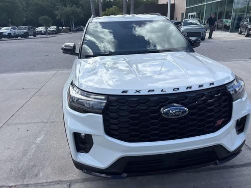 Star White Metallic Tri-Coat 2025 Ford Explorer ST