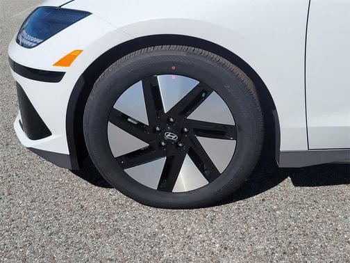 2025 Hyundai IONIQ 6 SE Standard Range