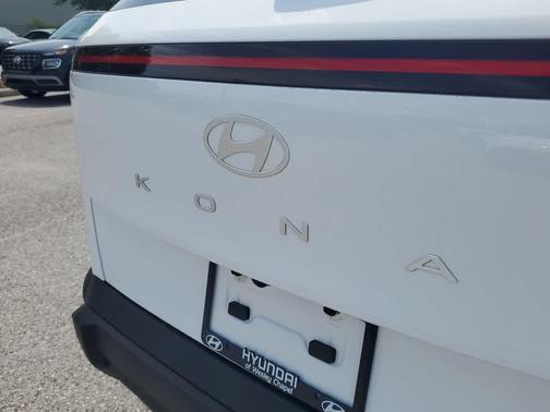 Atlas White 2026 Hyundai KONA SEL Sport
