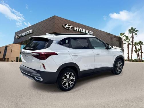 Snow White Pearl 2022 Kia Seltos EX