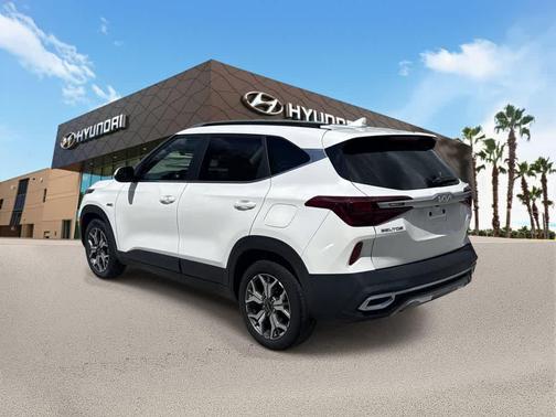 Snow White Pearl 2022 Kia Seltos EX