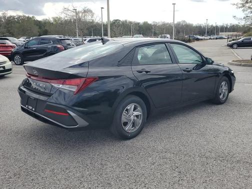 Abyss Black 2026 Hyundai ELANTRA SE