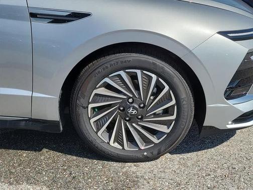 2025 Hyundai SONATA Hybrid SE