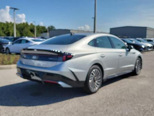 2025 Hyundai SONATA Hybrid SE