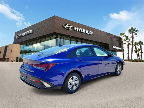 2025 Hyundai ELANTRA SE