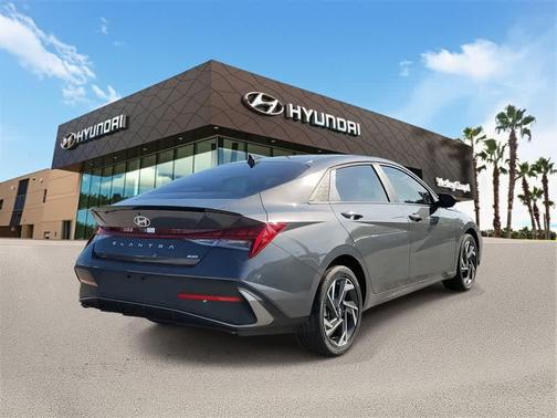 2025 Hyundai ELANTRA HEV SEL Sport