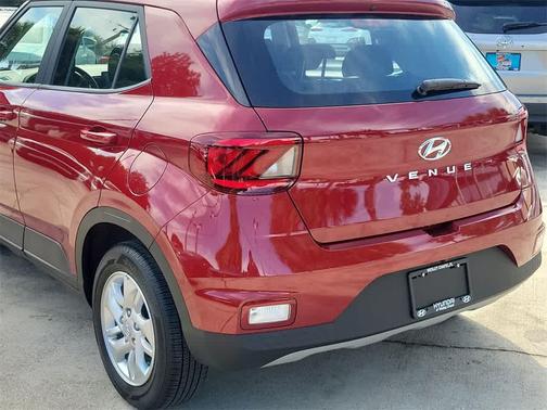 2025 Hyundai VENUE SE