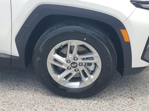 Serenity White Pearl 2025 Hyundai TUCSON SE