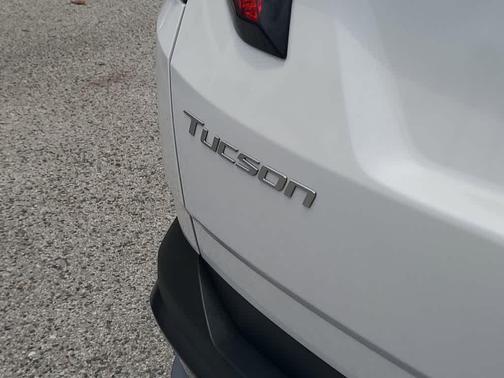 Serenity White Pearl 2025 Hyundai TUCSON SE