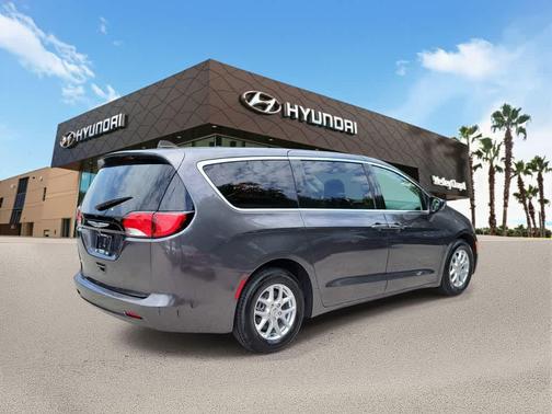 Granite Crystal Metallic Clearcoat 2023 Chrysler Voyager LX