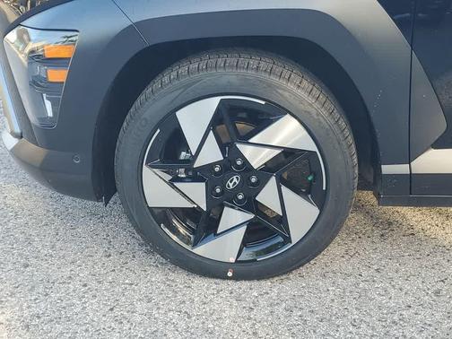 Abyss Black Pearl 2026 Hyundai KONA Limited