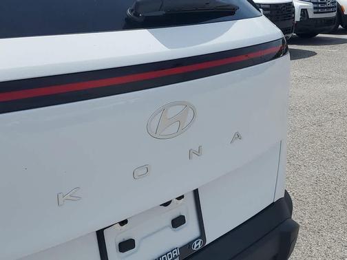 Atlas White 2026 Hyundai KONA SEL Sport