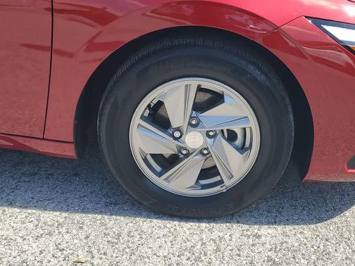 Ultimate Red 2025 Hyundai ELANTRA SE
