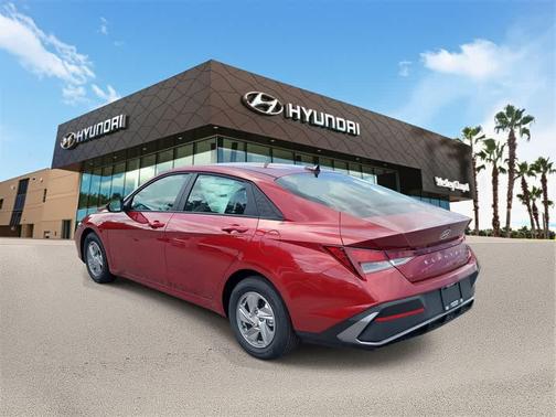 2025 Hyundai ELANTRA SE