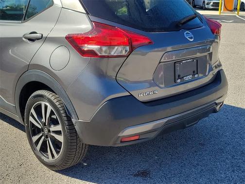 2019 Nissan Kicks SR