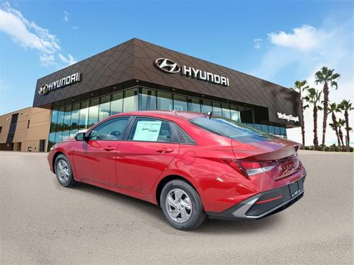 2025 Hyundai ELANTRA SE