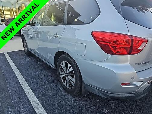 2017 Nissan Pathfinder SL