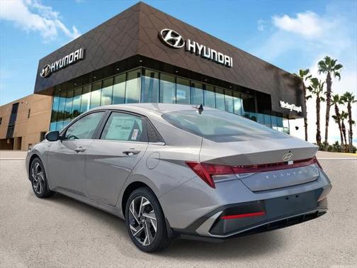 2025 Hyundai ELANTRA Limited