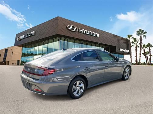 2022 Hyundai SONATA SE