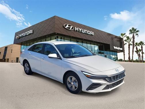 2024 Hyundai ELANTRA SE