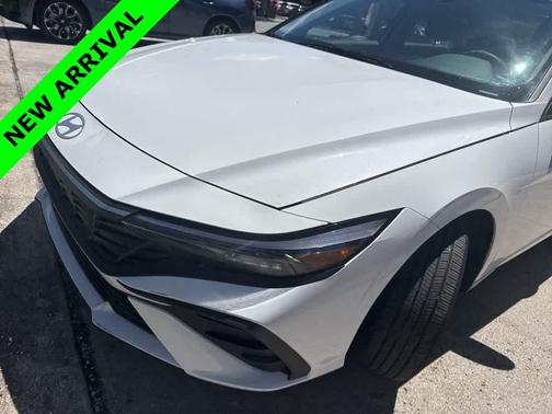 2024 Hyundai ELANTRA SE