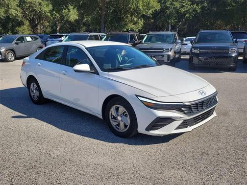 2024 Hyundai ELANTRA SE