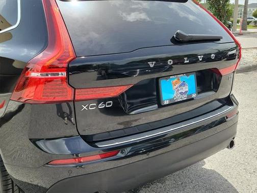 2021 Volvo XC60 T5 Momentum